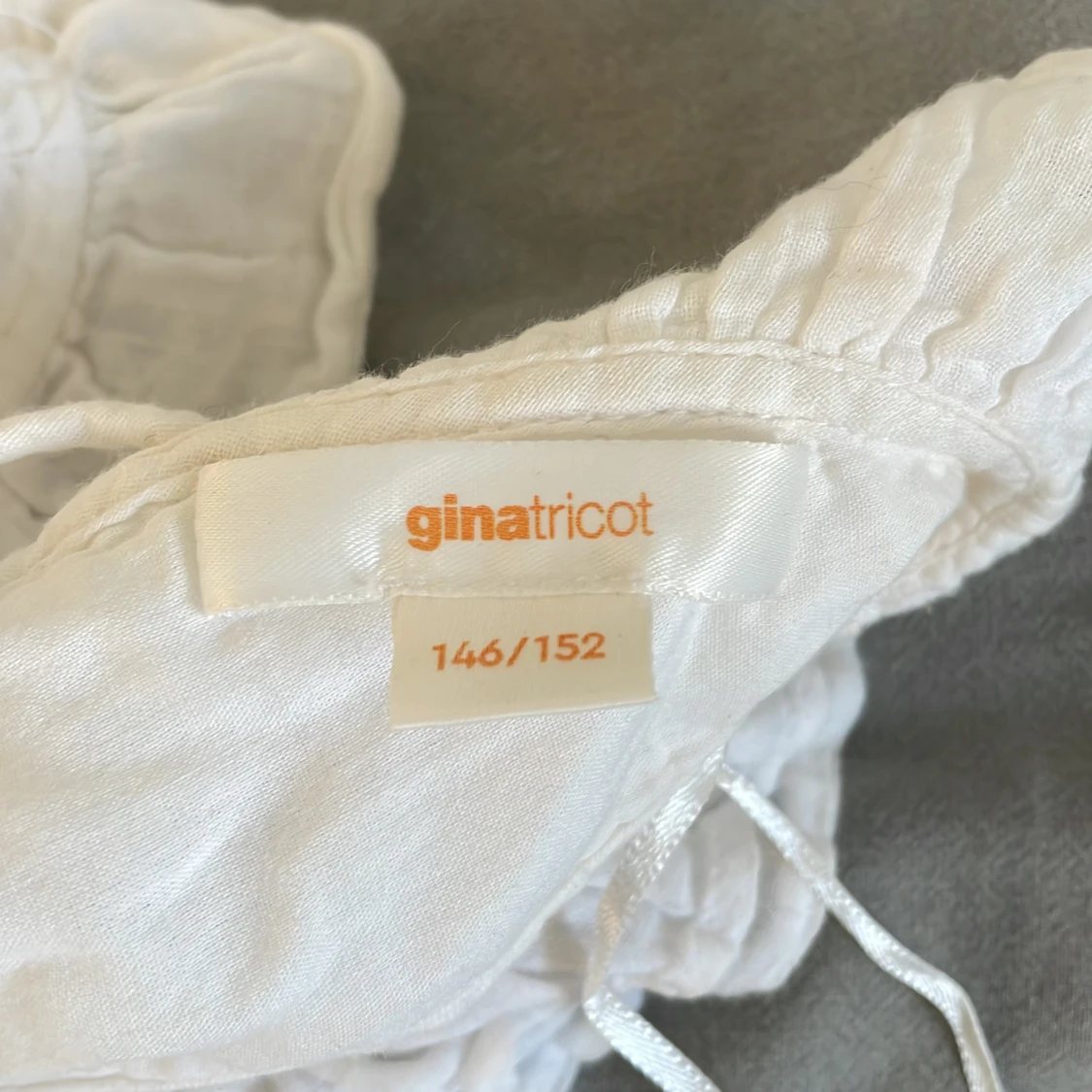 Vit volangtop från Gina Tricot - 3