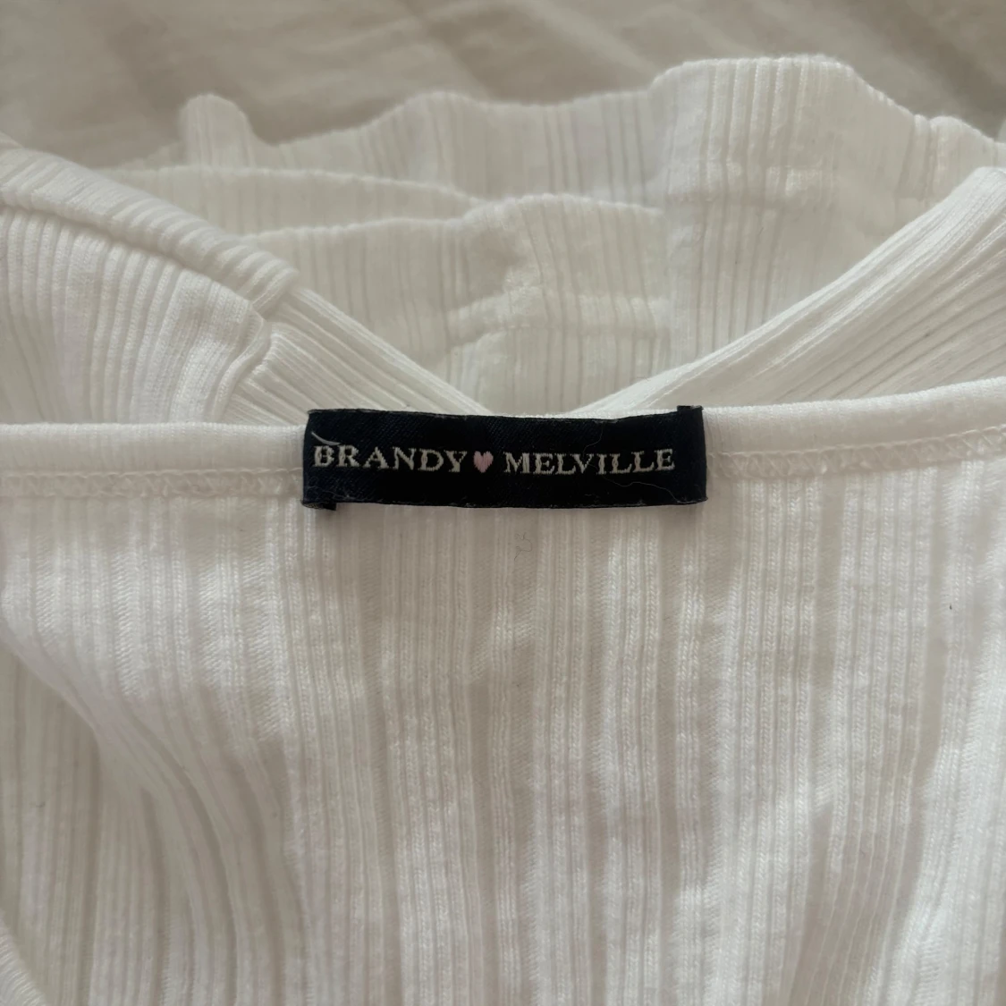 Vit croppad ribbad topp med knappar - 2