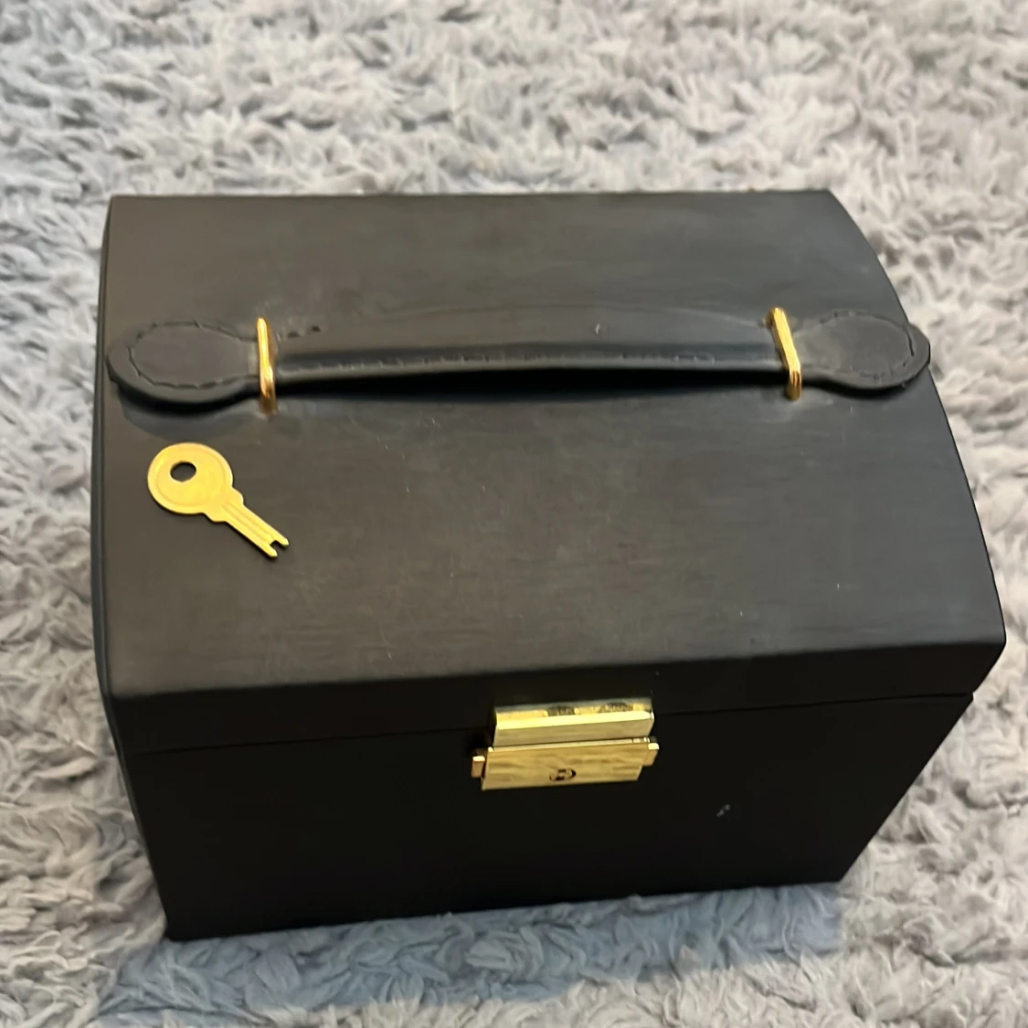 Svart smyckesväska med spegel och lås - 2