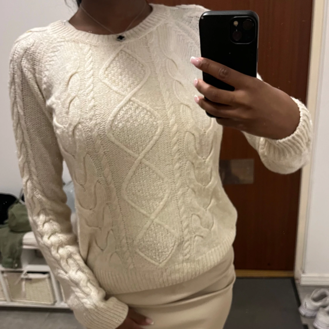 Beige stickad kabeltröja från H&M - 1