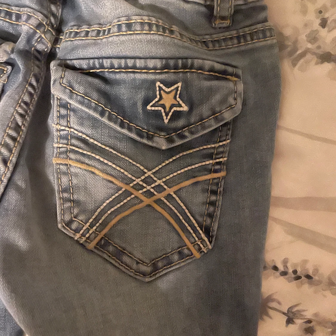 Blå bootcut jeans från Lindex - 3