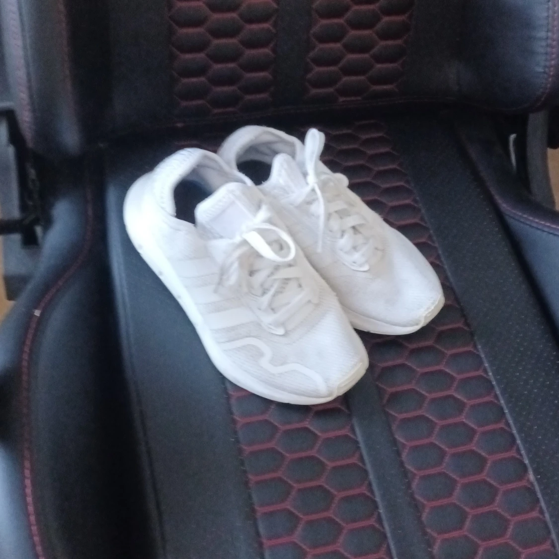 Vita sneakers från Adidas