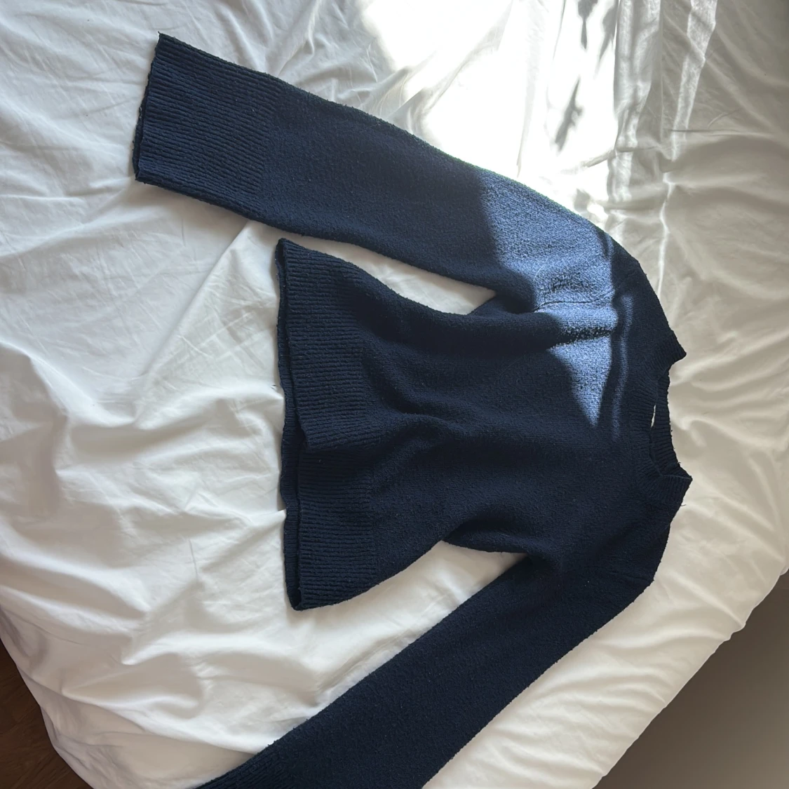 Mörkblå stickad tröja från H&M