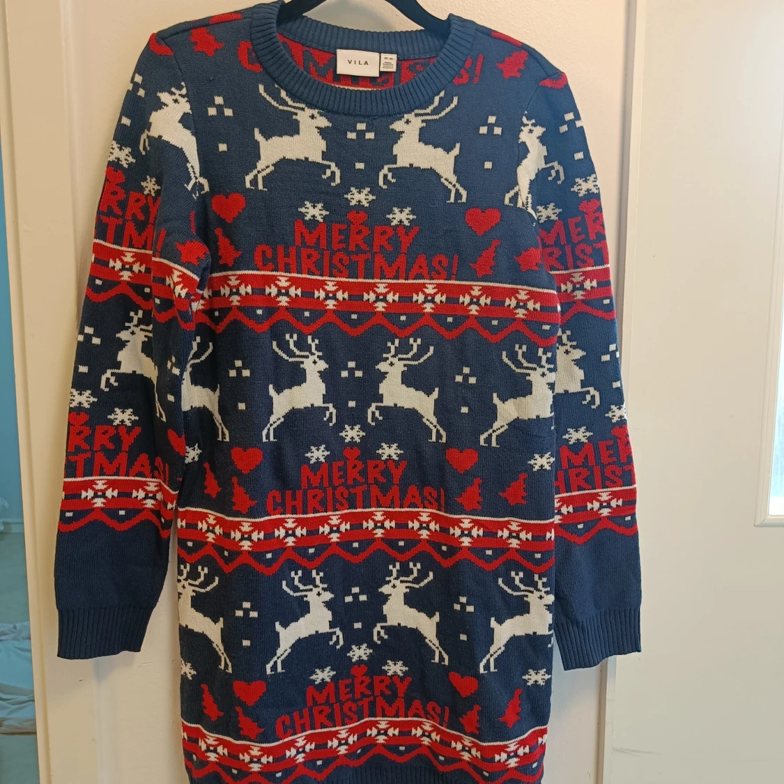 Blå julklänning med renar från Vila