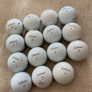 Golfbollar från Titleist - Säljer 15 st pro v1 till bra pris.  Medelstort paket 