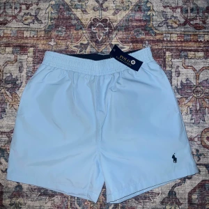 Ralph Lauren Badbyxor - Ralph Lauren badbyxor i storlek M(passar S/XS)⚜️OANVÄNDA, stilrena till sommaren|Kontakta vid minsta fråga🛎️