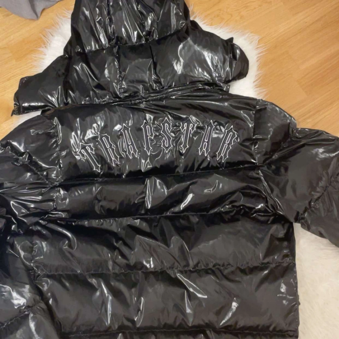 Svart pufferjacka från Trapstar