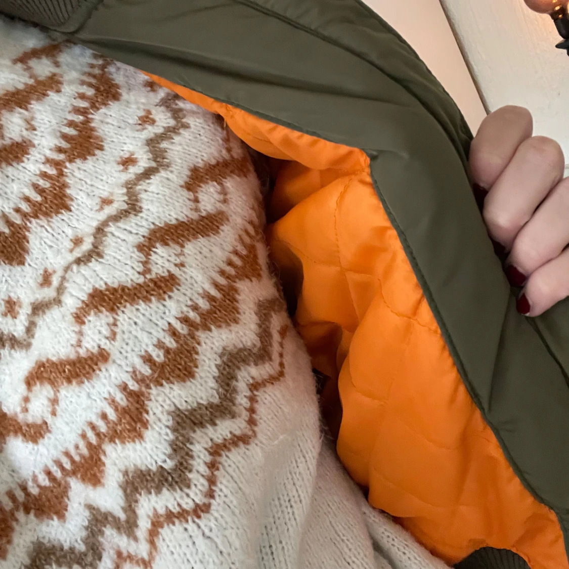 Olivgrön bomberjacka med orange foder - 1