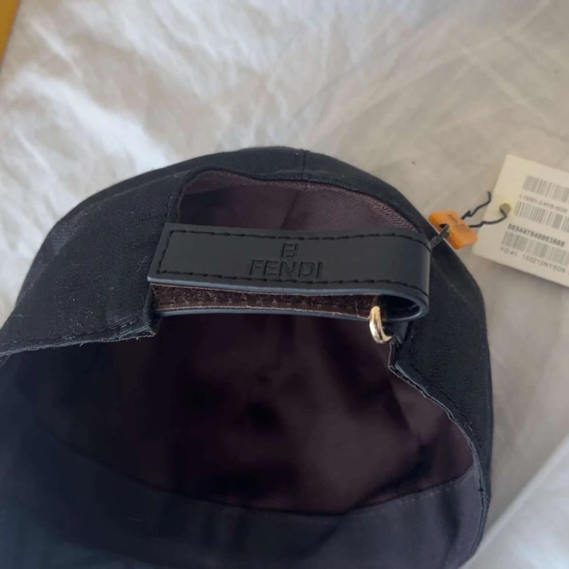 Svart keps från Fendi - 1