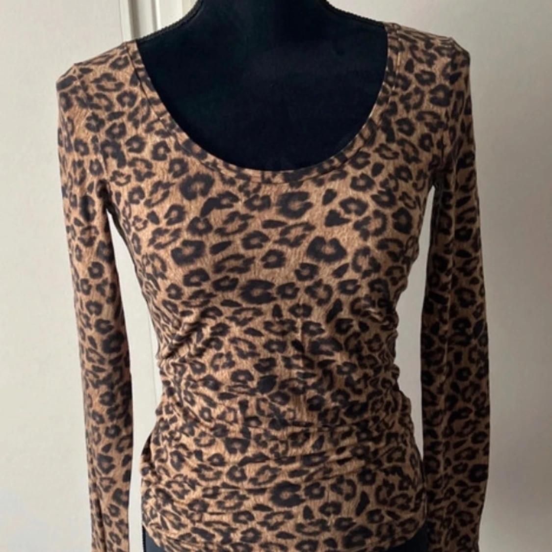 Leopardmönstrad långärmad topp från Tezenis - 1