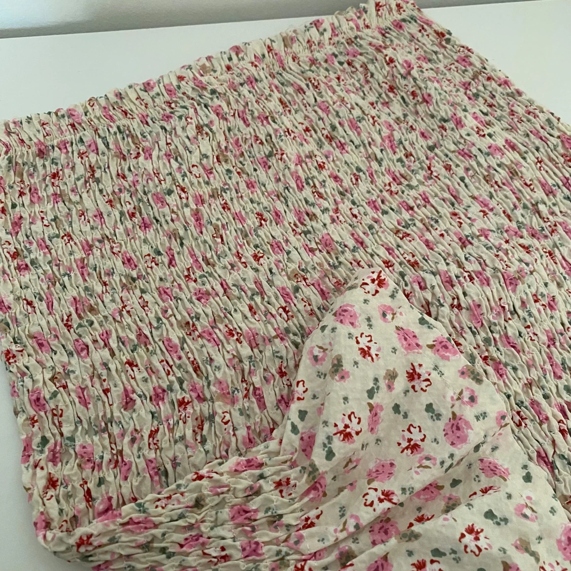 Blommig figurnära kjol - 1