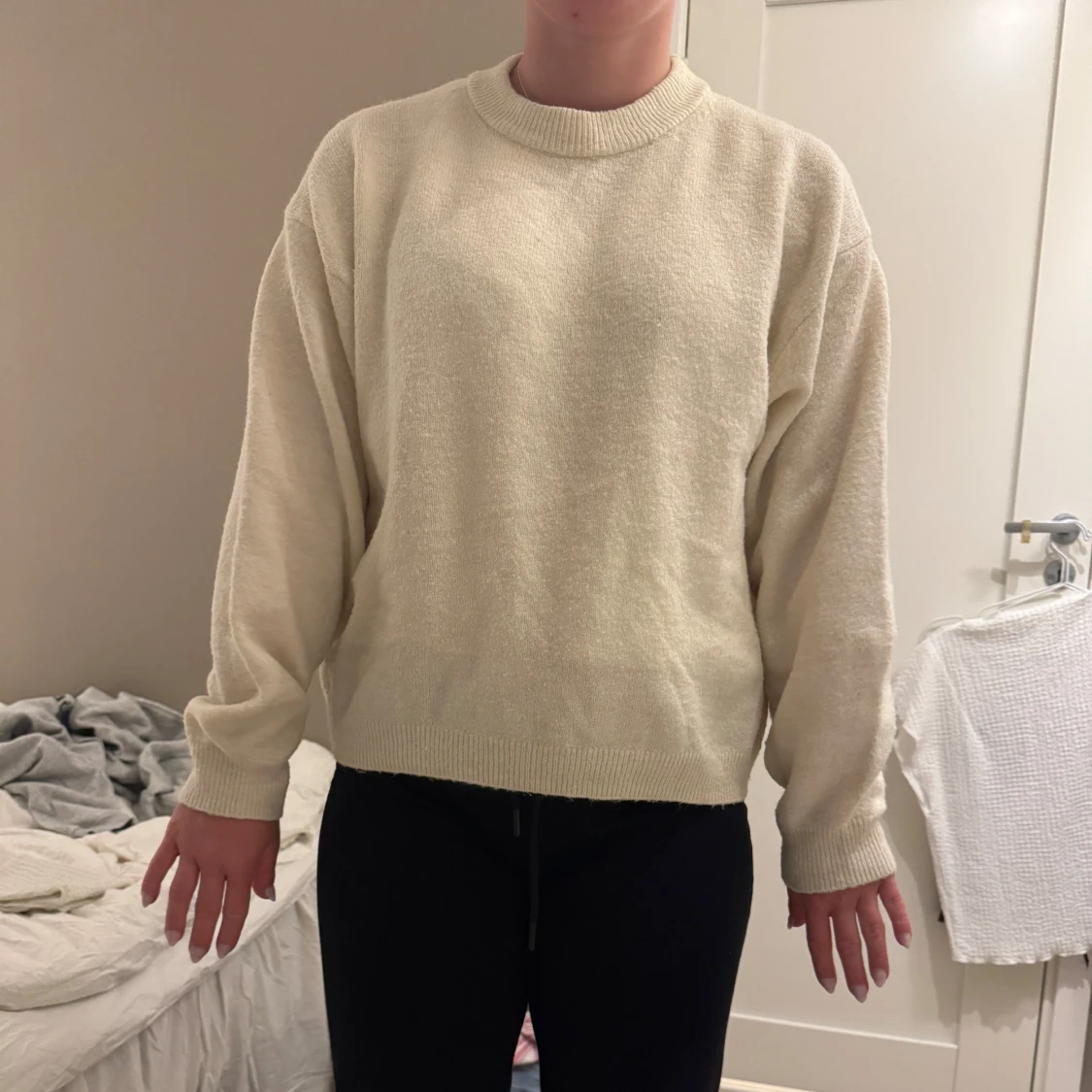 Beige stickad tröja - 1