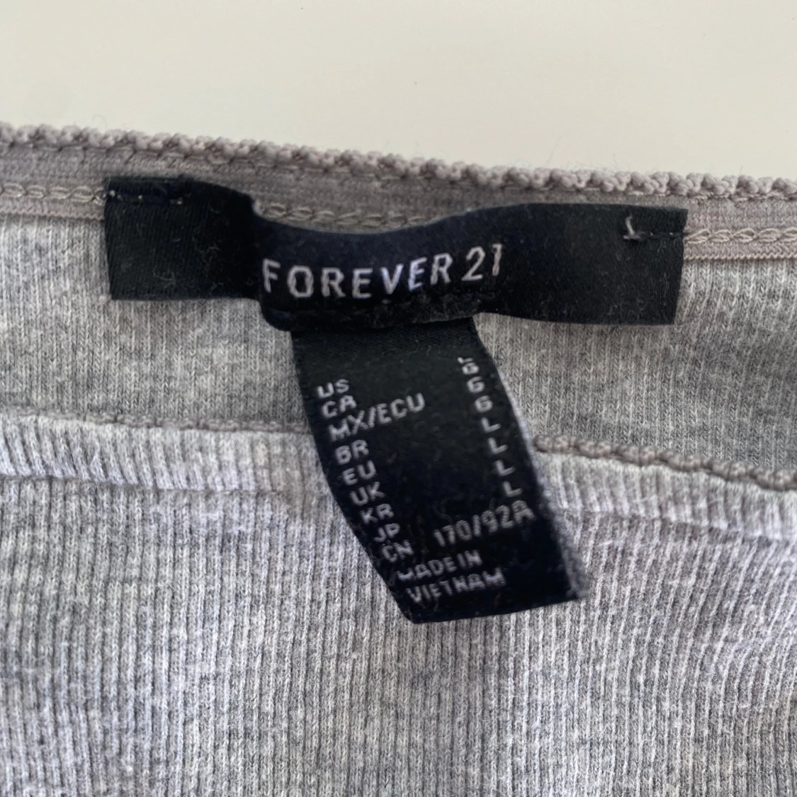 Grå ribbad linnetopp från Forever 21 - 1