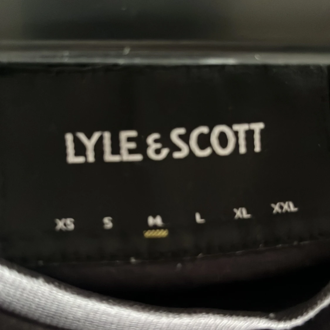 Svart t-shirt från Lyle & Scott - 2