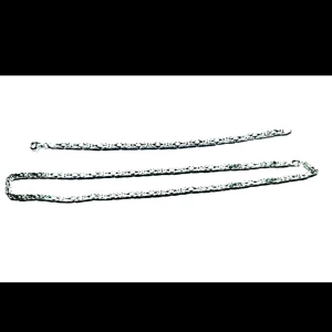  KEJSAR accessoarer  - Elegant silver halsband och armband från Kejsar med en intrikat kedjedesign. Perfekt för att lägga till en touch av stil till vilken outfit som helst. Halsbandet har en klassisk och tidlös look.