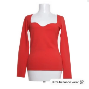 Röd topp - Långärmad söt topp från Hm köpt på sellpy😊 Fint skick!