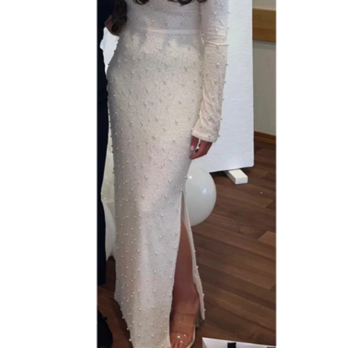 Vit långklänning med pärlor - 1