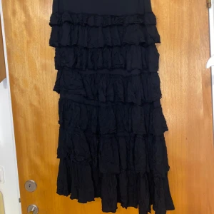 Fairy frills skirt / skjol - Midjemått 36-47cm x2                                        (Skrynklig för att den är nytvättad och varit nervikt) väldigt mjukt material , Midaxi, ca 90cm lång