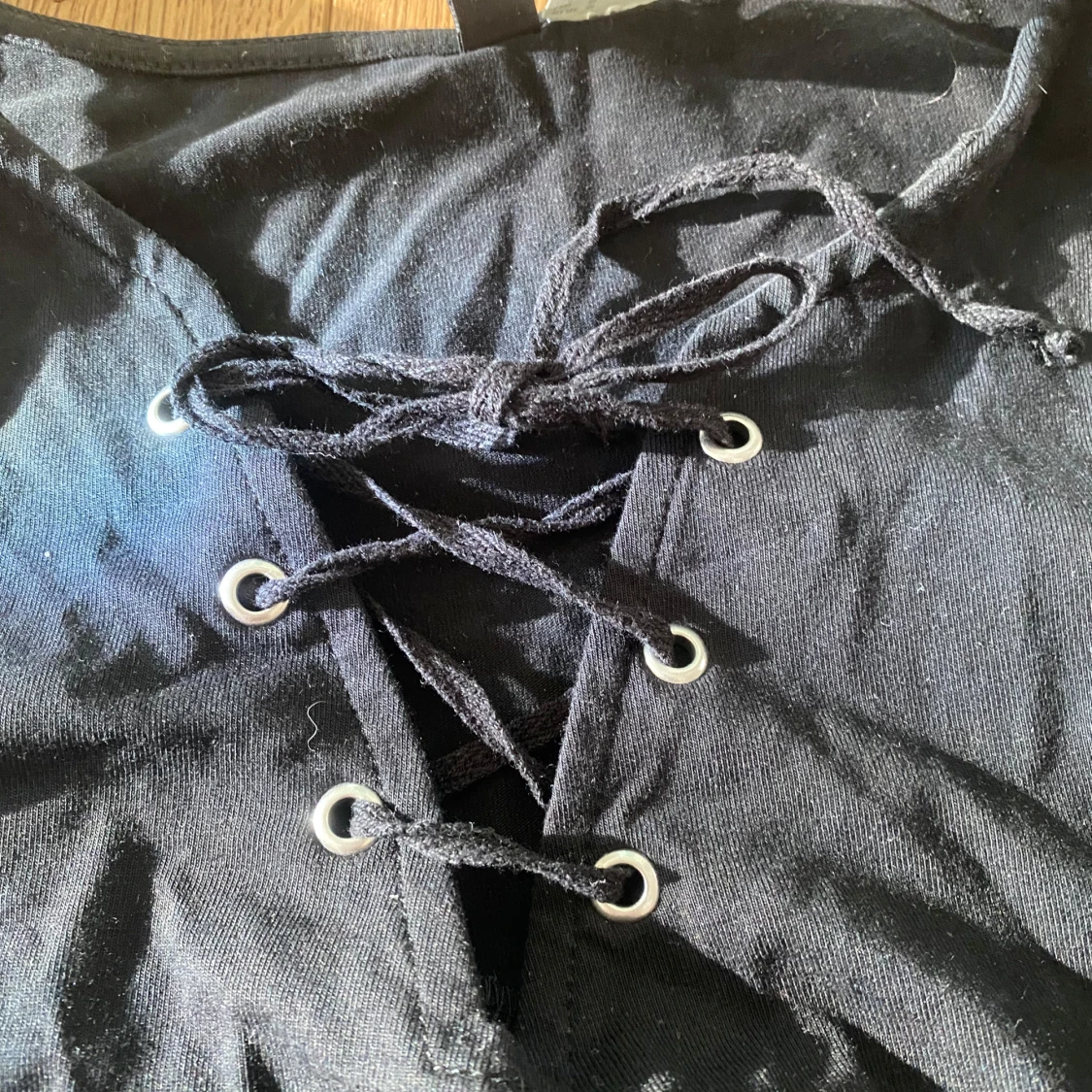 Svart ärmlös topp från H&M Divided - 2