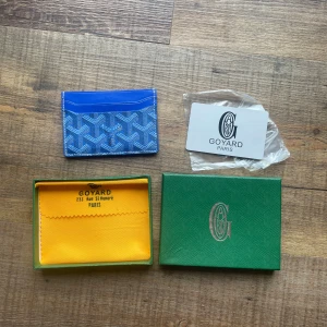 Blå goy4rd plånbok - Skickar inom 24 timmar. Allt ingår och har även en svart som finns i profilen att köpa.