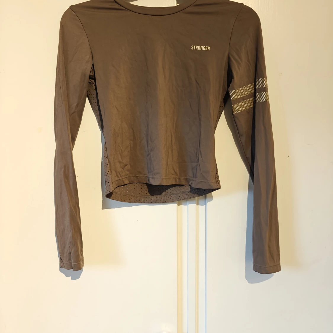 Brun långärmad träningströja Stronger
