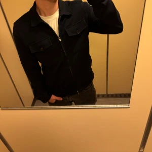 Dressman overshirt mörkblå - Knappt använd samt för ett bra pris