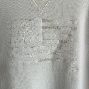 Ralph Lauren USA tröja - - Mycket fint skick, inga defekter. Storlek XL i junior/S, passar dig som är mellan 178-188cm. Nypris ca 3000kr. Modellen är 185 cm, 79 kg. Skriv för mer information!🤝