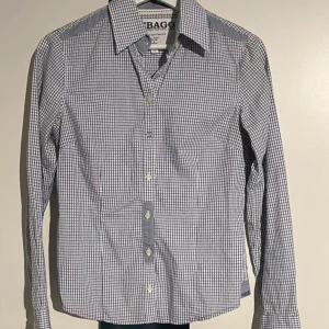 Damskjorta från Sebago - Bra skick. Axelbredd: 37 cm, Längd: 57 cm