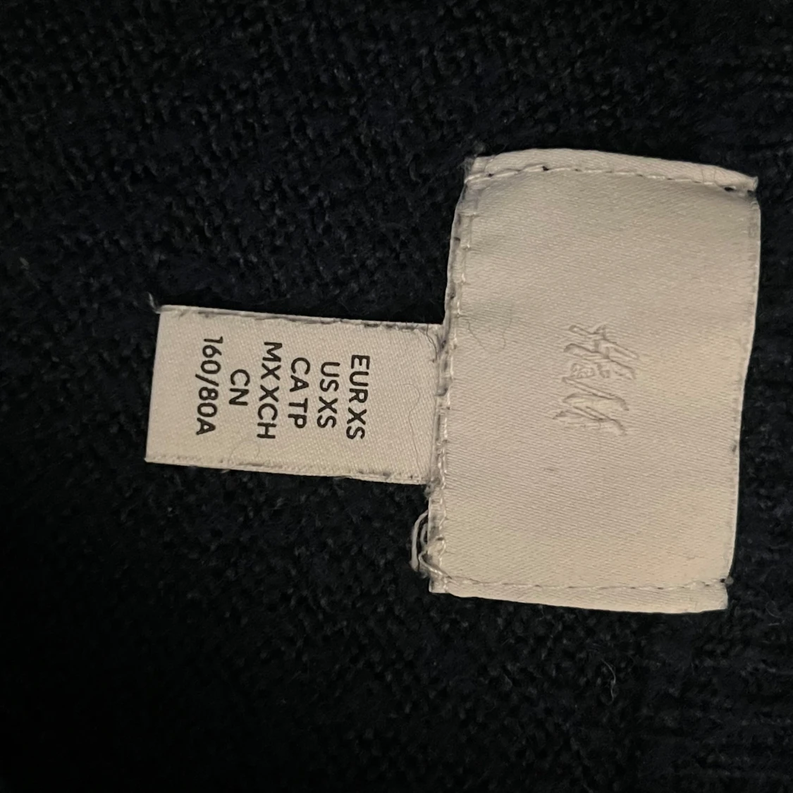 Mörkblå stickad tröja  - 2