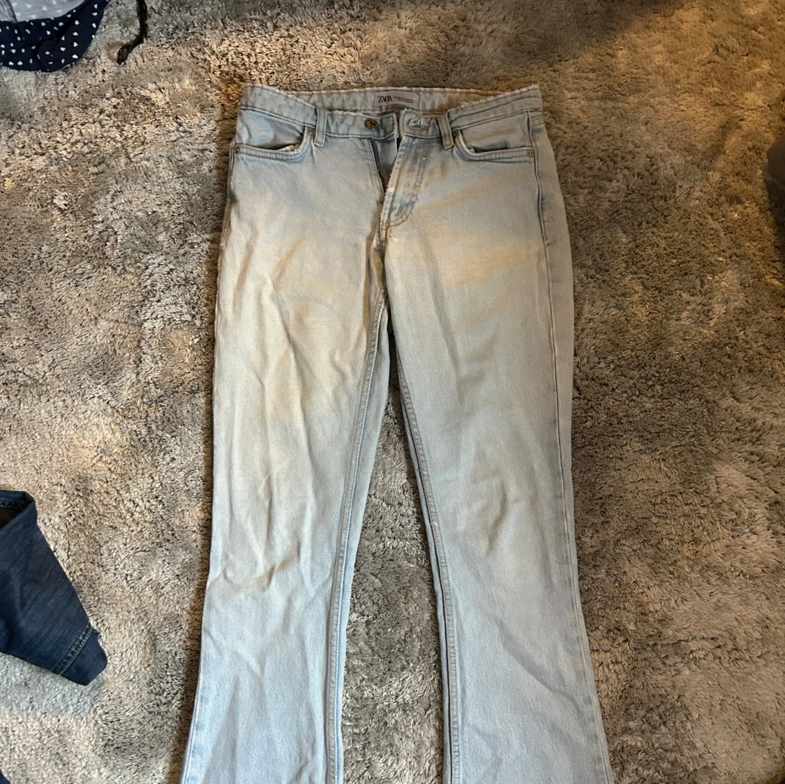 Ljusblå populära bootcut jeans från Zara