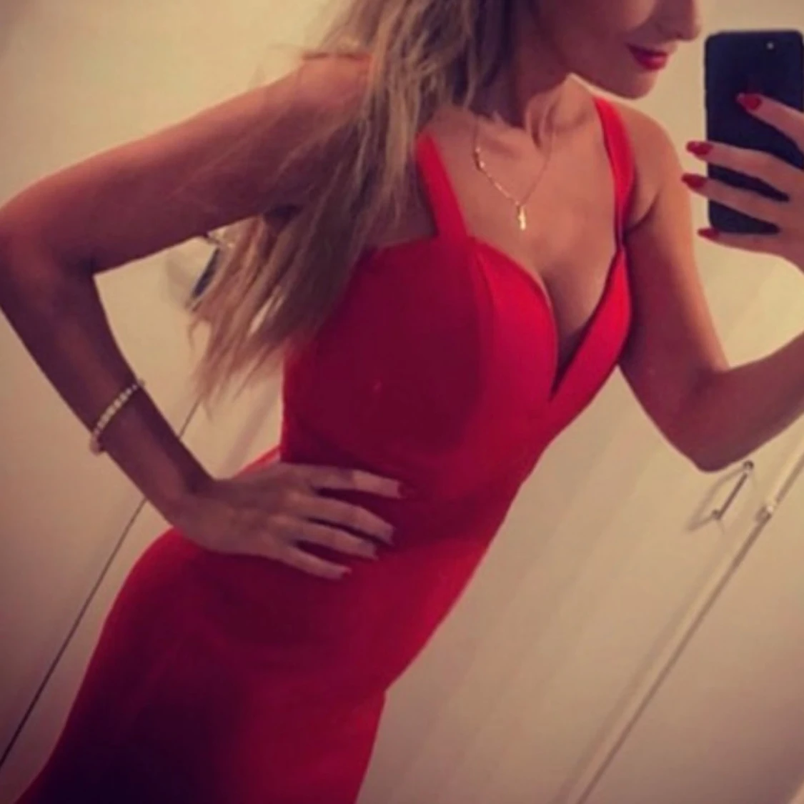 Röd klänning från Nelly