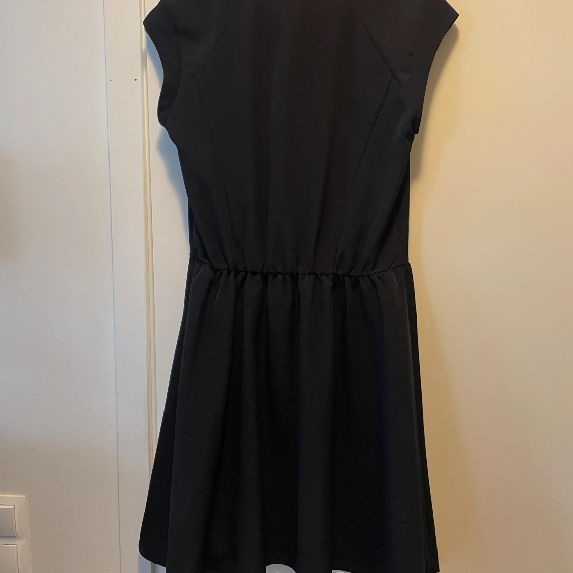 Svart kortklänning från H&M stl 36 - 1