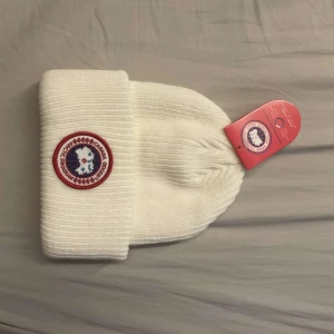 Vit canda gosse mössa  - Helt ny oanvänd