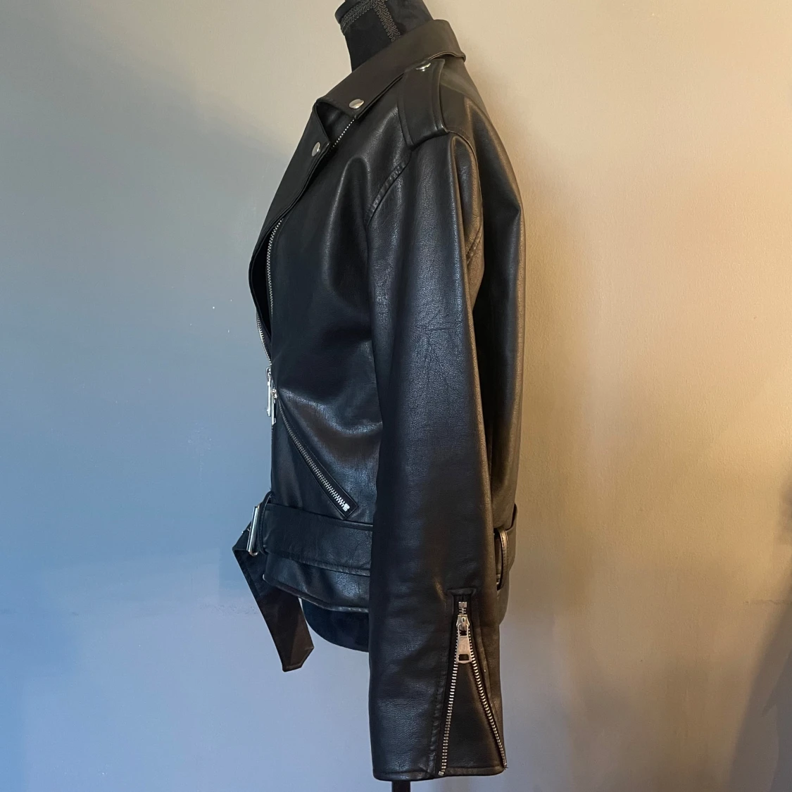 Svart skinnjacka från Missguided - 1