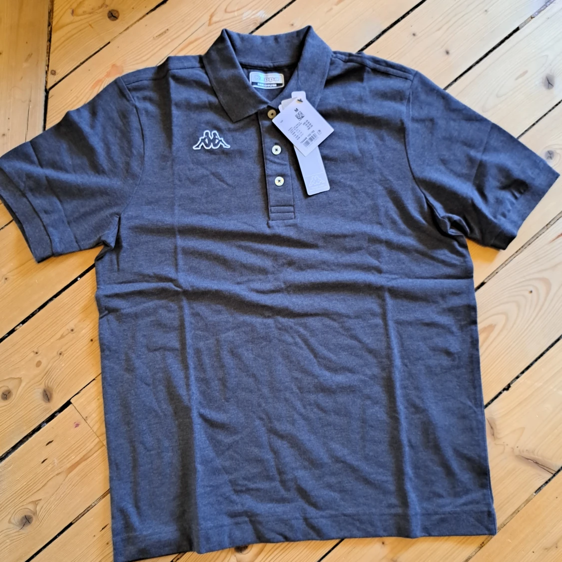 Mörkgrå pikétröja från Kappa - 2