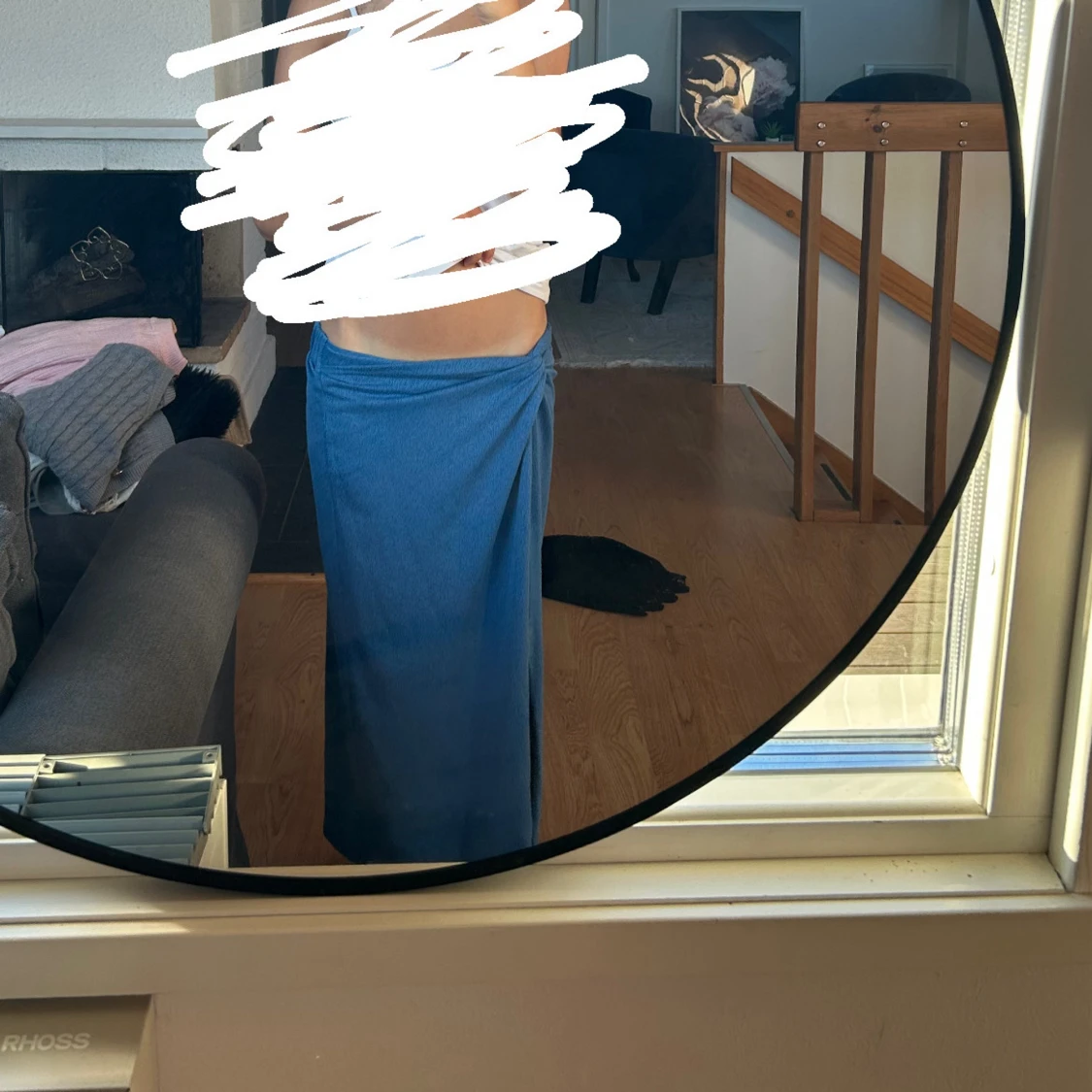 Blå långkjol med omlottknyt