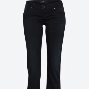Ltb jeans  - Säljer mina svarta ltb jeans då de inte kommer till användning! Inga defekter och använda 2 gånger. Hör av er om ni har fler frågor💕