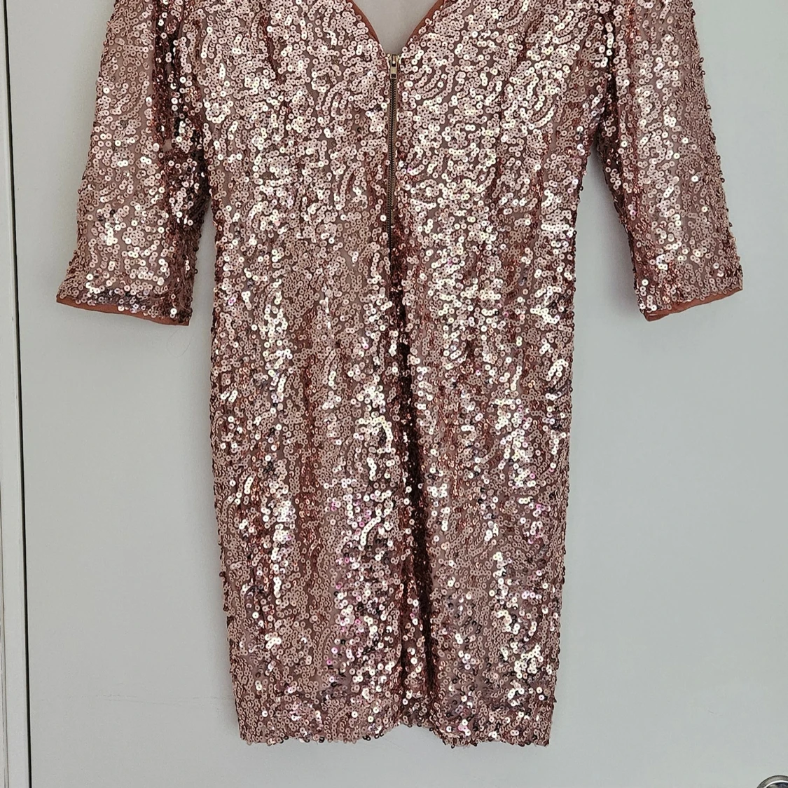 Paljettklänning i roséguld  - 3