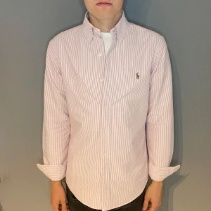 Polo Ralph Lauren skjorta  - Polo Ralph Lauren skjorta | storlek s | skick 10/10 | fraktar via PostNord eller Instabox på köparens bekostnad | hör av dig vid funderingar 