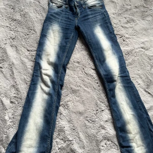 Weekday jeans - Super snygga jeansen från weekday, skriv för bild på💕Dom är waist 28 och längd 32