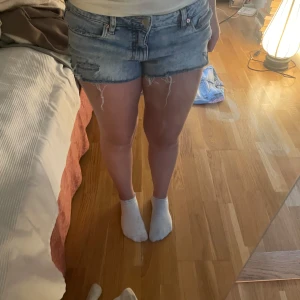 Jeansshorts  - Säljer dom här jeansshorts då dom inte används i strlk 158!💕