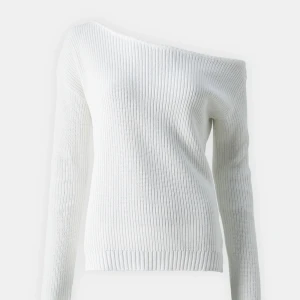 Vit stickad tröja med lång ärm - off shoulder tröja!! jätte snygg å enkel att matcha med olika outfits. Stilren och tidlös modell som passar året runt.💝💝💝kommer ej till användning längre jätte fint skick❣️❣️