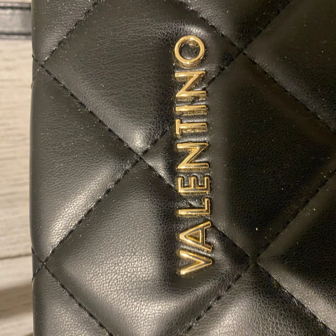 Svart quiltad axelväska  - 2