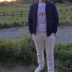 Linne overshirt - Säljer en linne Overshirt som är sparsamt använd.