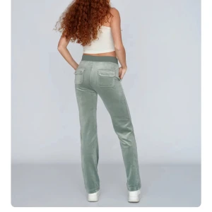 Gröna mjukisbyxor från Juicy couture  - helt nyskick! super sköna 