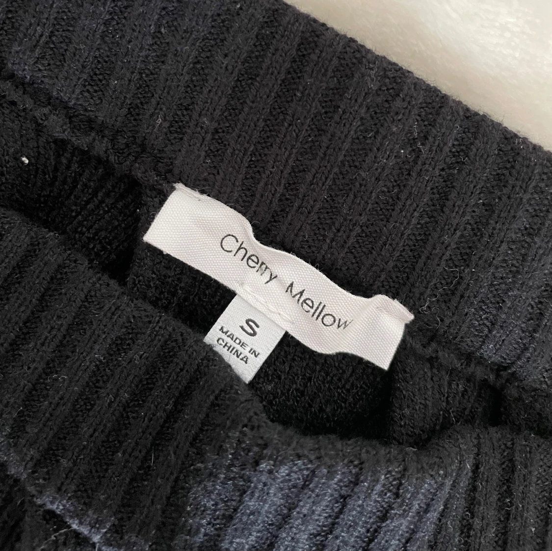 Svart kortkjol från Cherry Mellow - 2