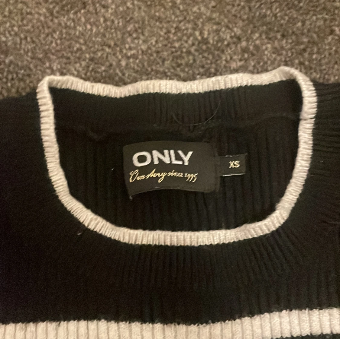 Svart och vit randig tröja från ONLY - 2