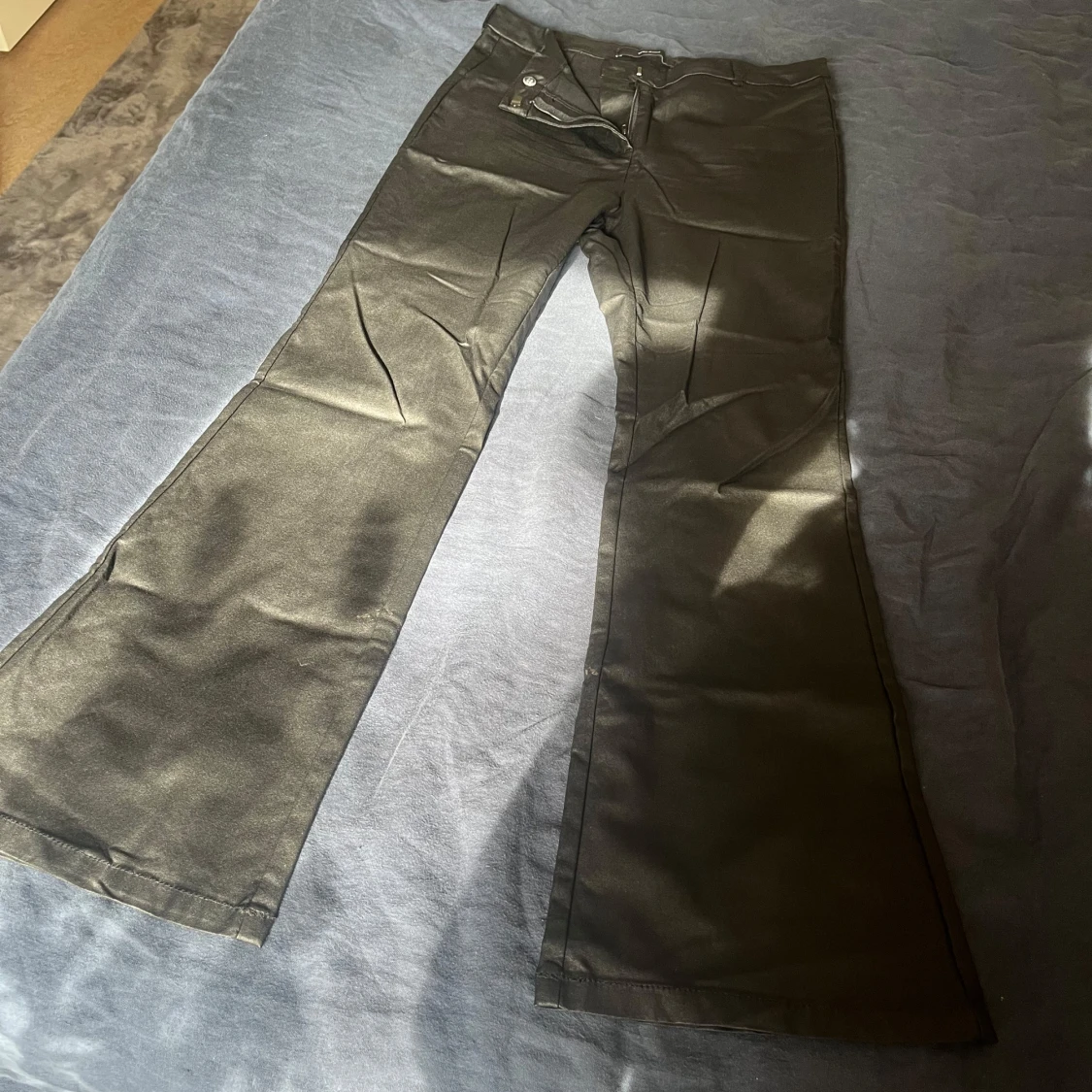 Svarta bootcut byxor från Vero Moda