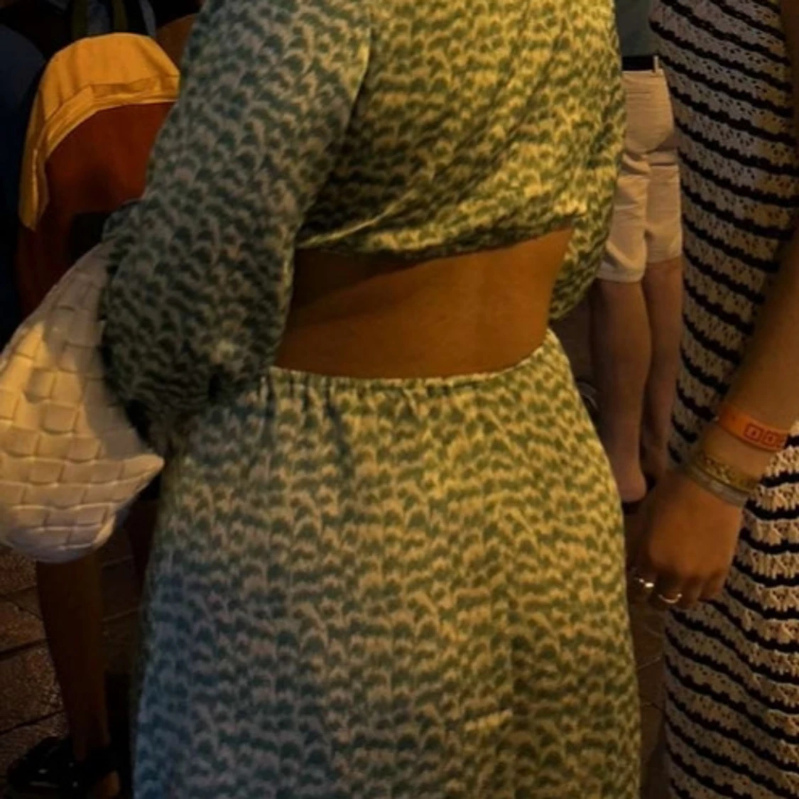 Grön mönstrad klänning - 1