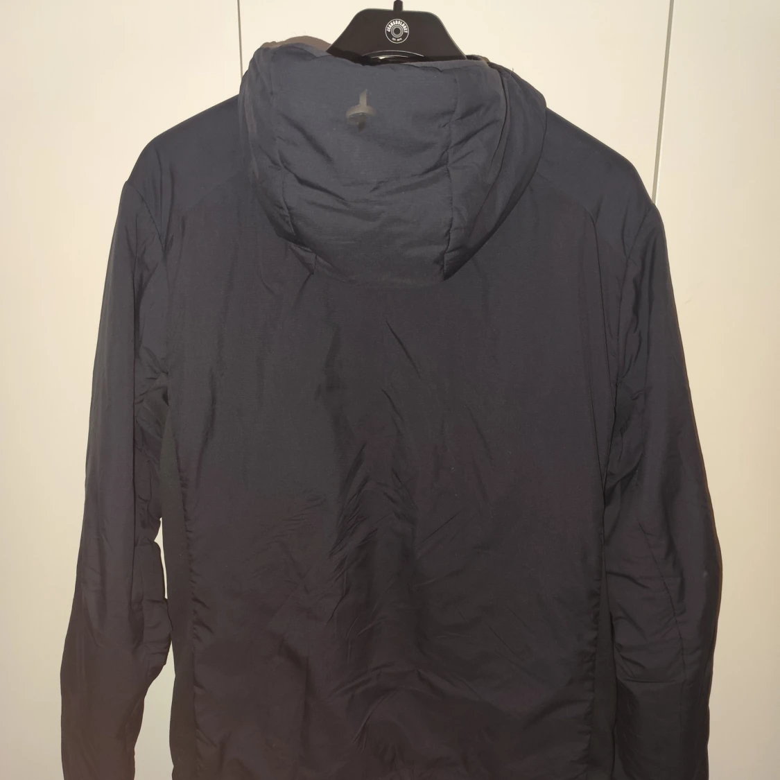 Grå hoodie från Les Deux - 1